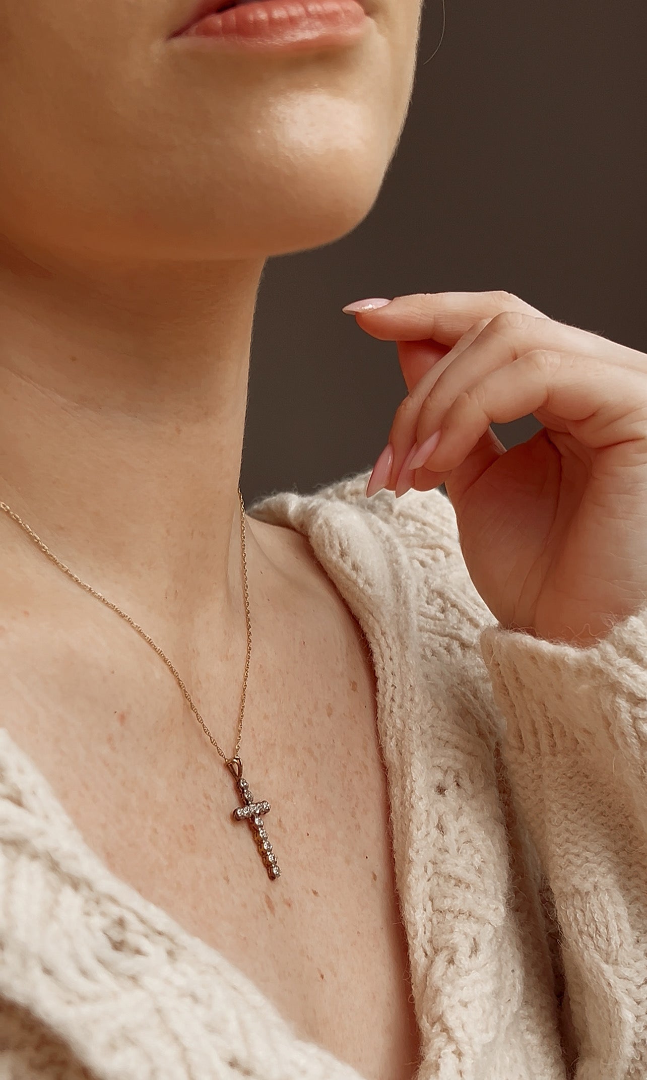 Lovely Vintage 9ct Gold and Diamond Cross with gold chain