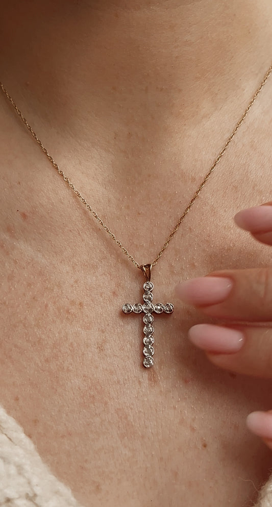 Lovely Vintage 9ct Gold and Diamond Cross with gold chain