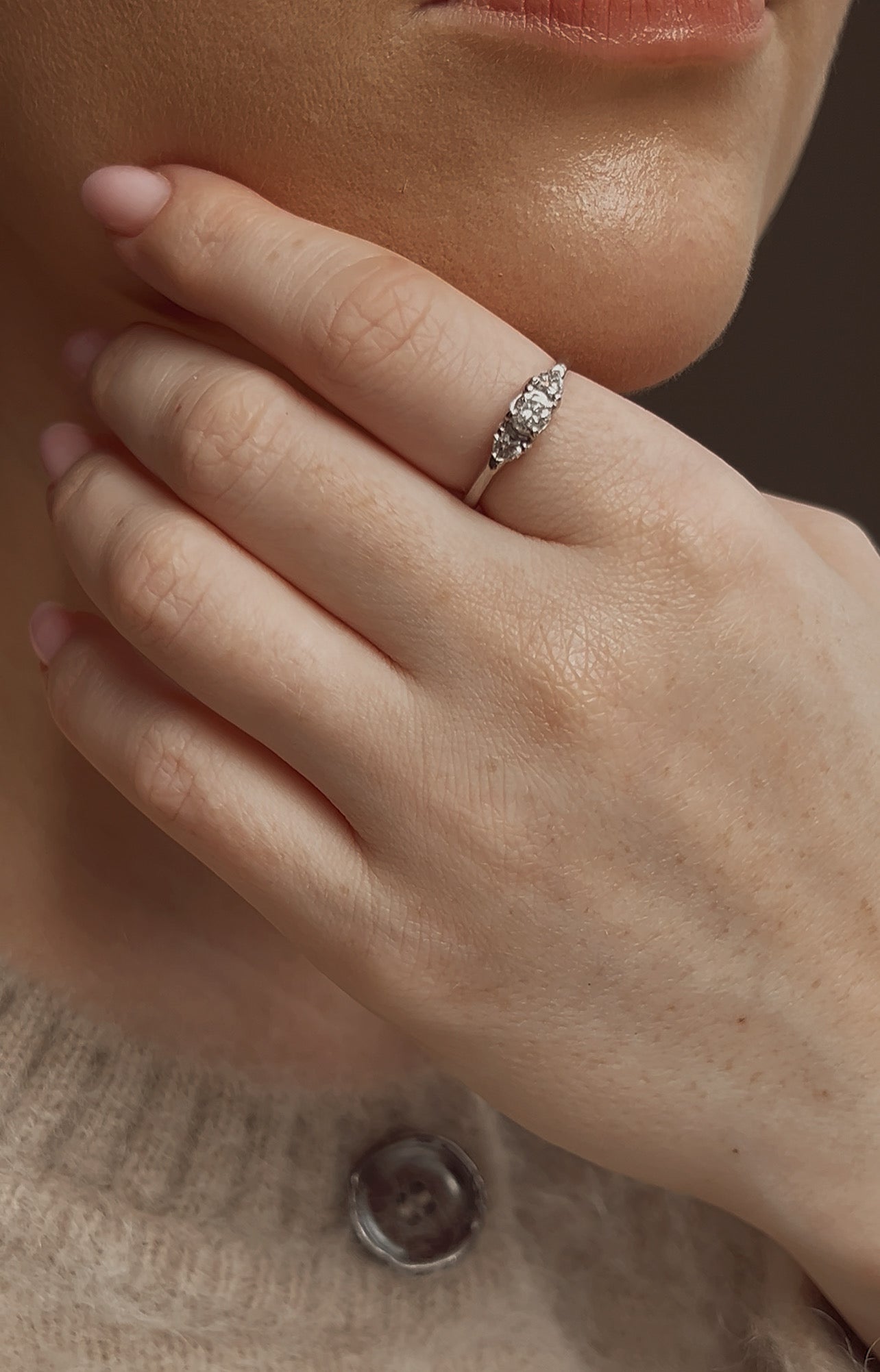 Gorgeous Modern 18ct White Gold Three Stone Diamond Ring