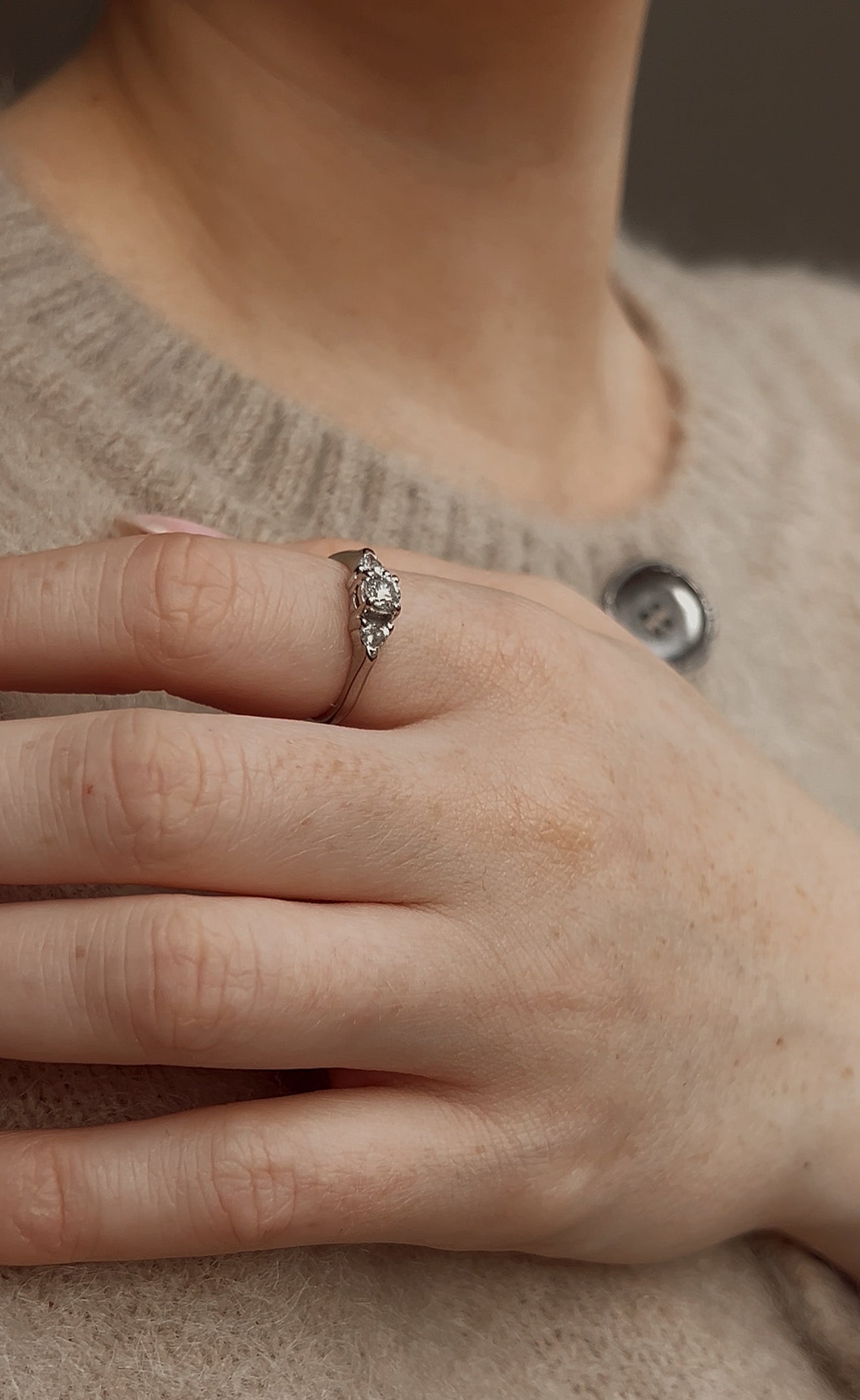 Gorgeous Modern 18ct White Gold Three Stone Diamond Ring
