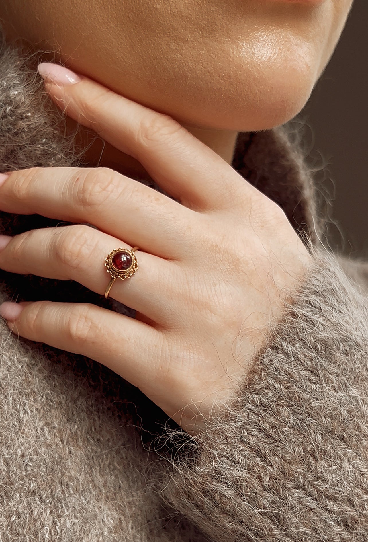 Sweet Vintage 9ct Gold Garnet Ring