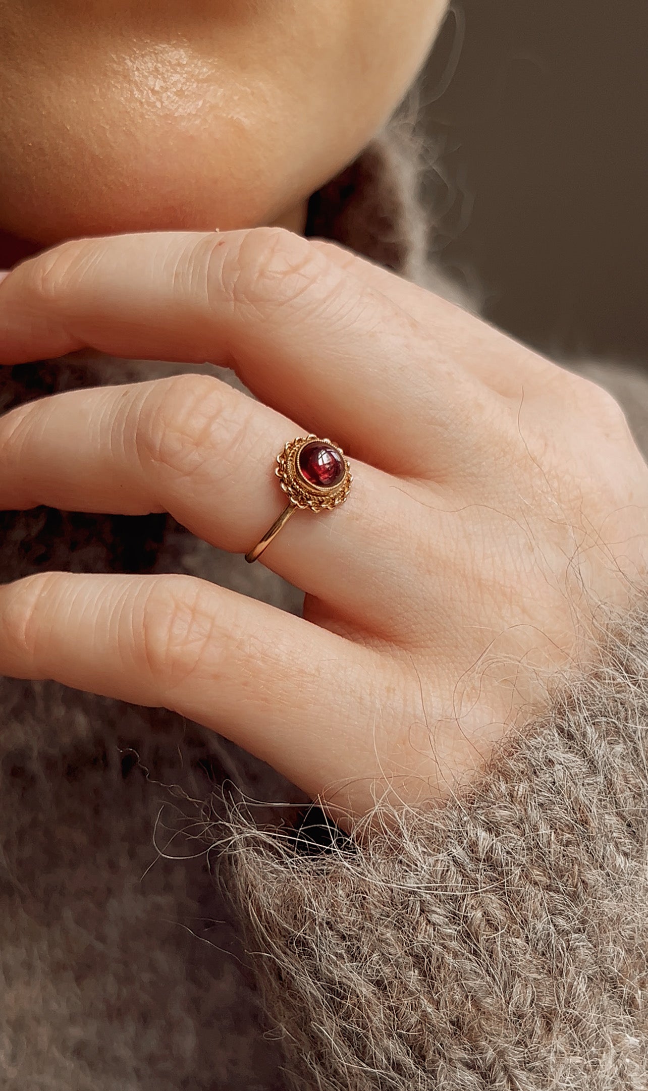 Sweet Vintage 9ct Gold Garnet Ring