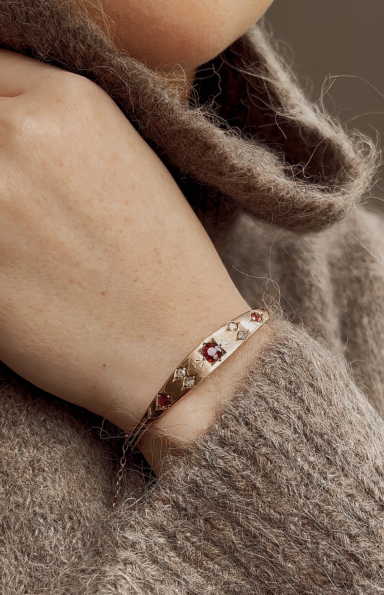 Beautiful Edwardian 9ct Gold, Garnet, Ruby and Diamond Bracelet