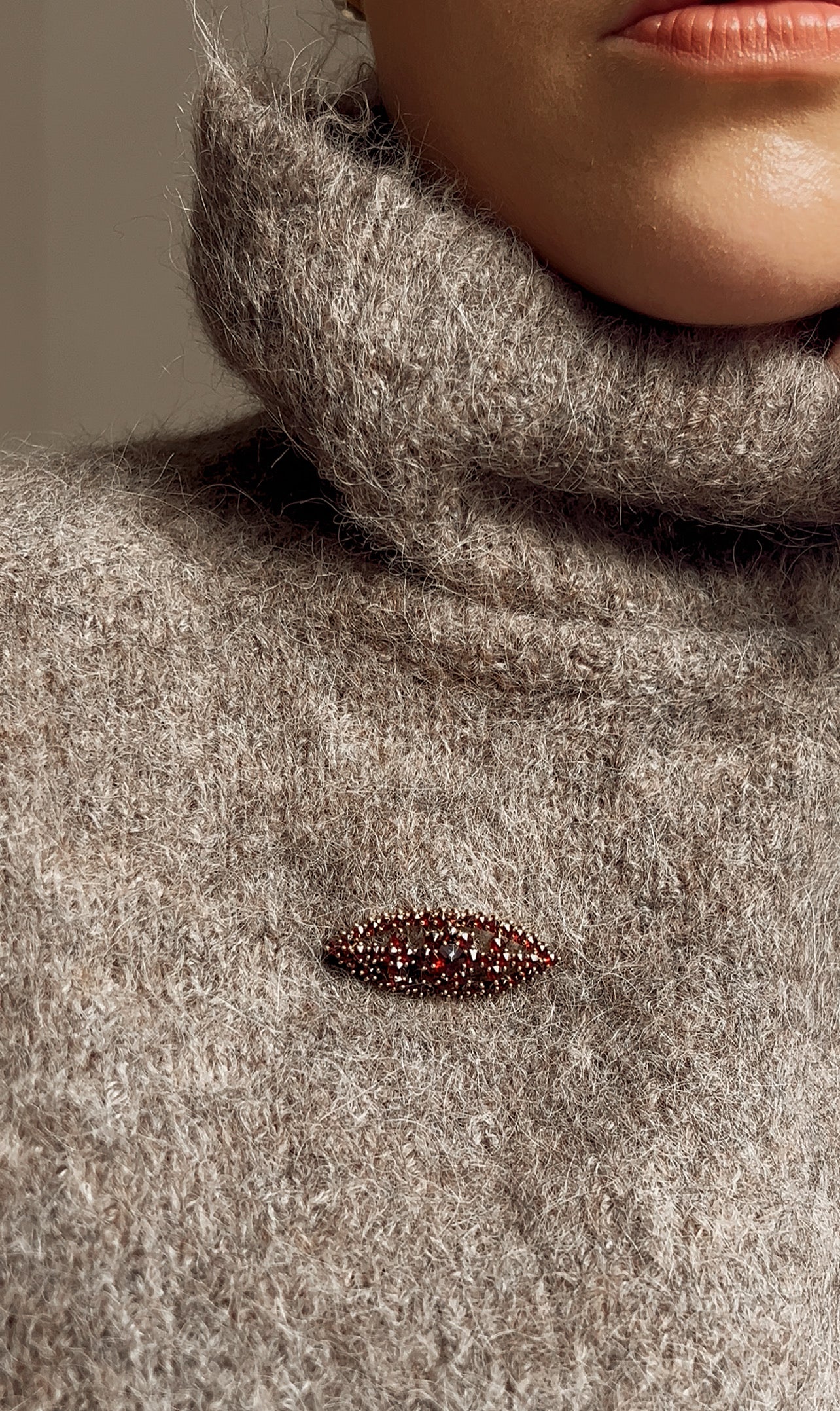 Gorgeous Vintage Red Garnet Brooch